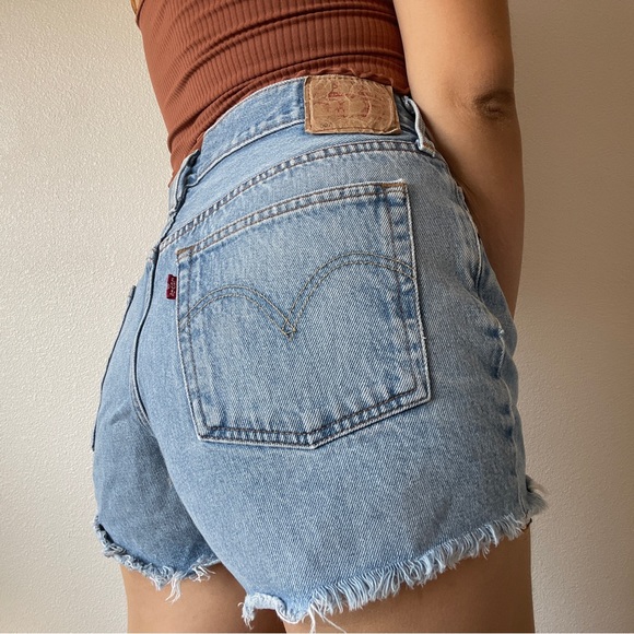 Levi’s high waisted shorts - Picture 4 of 5